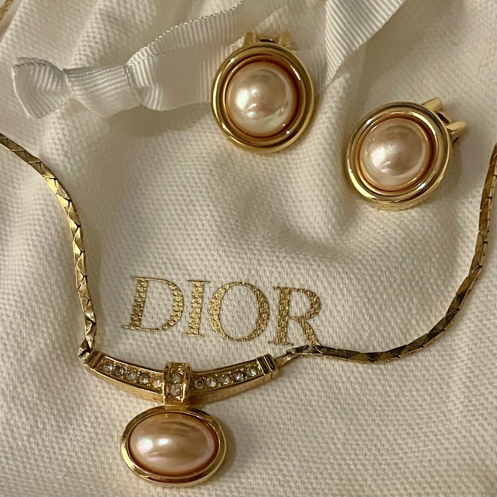 Christian Dior Mabe Pearl Clip Earrings Signed Gold Luxe Vintage - Picture 6 of 6